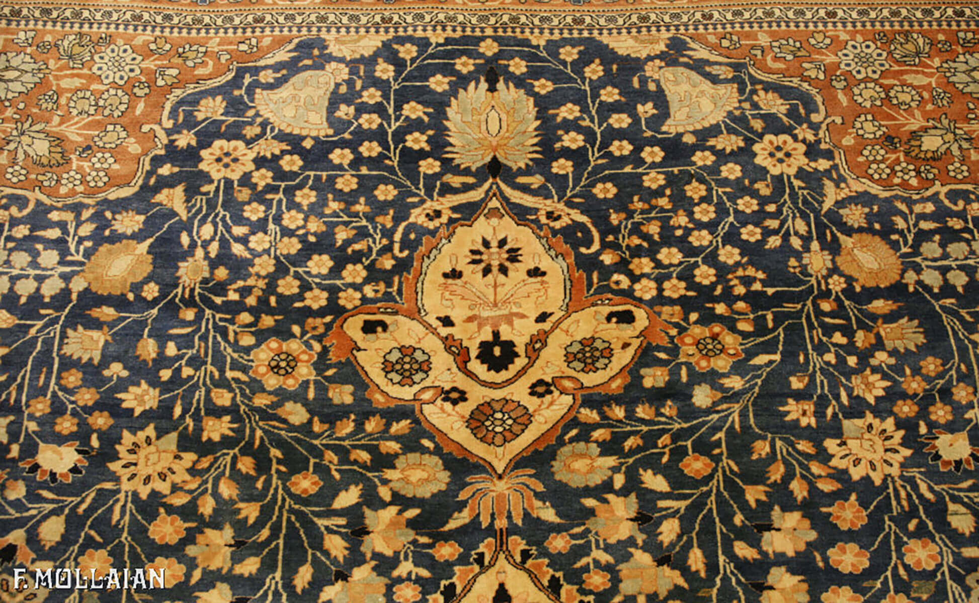 A Large Antique Persian Kashan Mohtasham Carpet (430x341 cm)